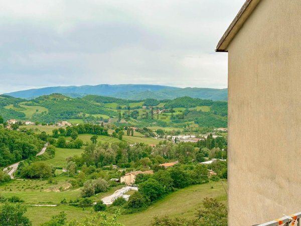 casa indipendente in vendita a Nocera Umbra in zona Pettinara
