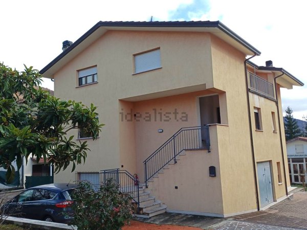 appartamento in vendita a Nocera Umbra in zona Mugnano