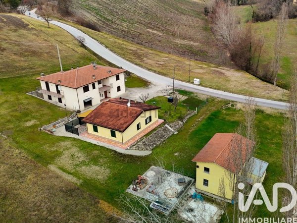 casa indipendente in vendita a Nocera Umbra in zona Montecchio