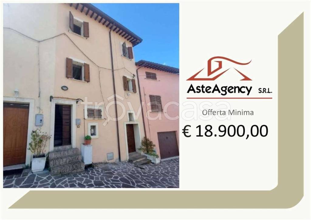 casa indipendente in vendita a Nocera Umbra in zona Colle