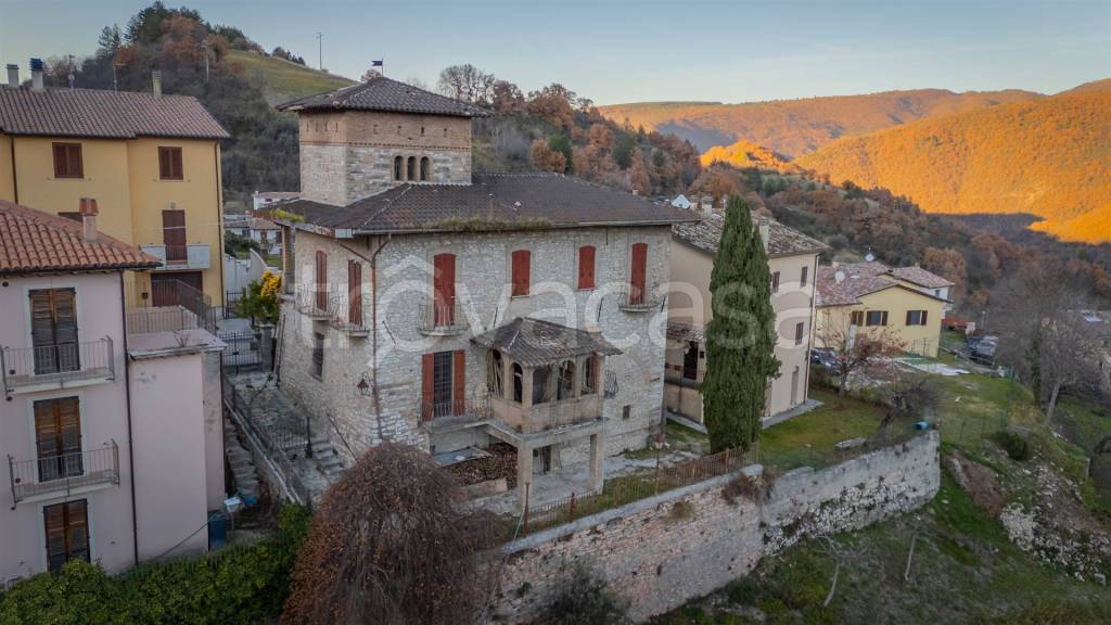 casa indipendente in vendita a Nocera Umbra in zona Bagni