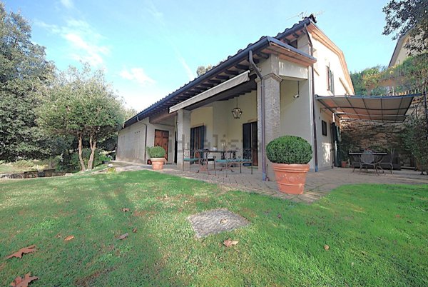 casa indipendente in vendita a Nocera Umbra