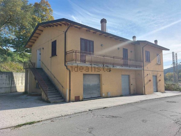 casa indipendente in vendita a Nocera Umbra in zona Nocera Scalo