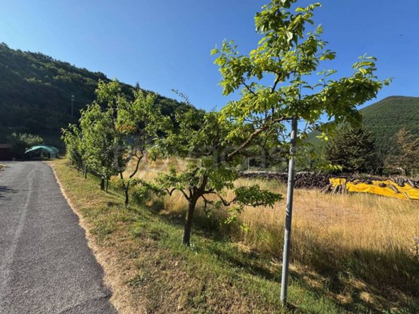 casa indipendente in vendita a Nocera Umbra in zona Bagnara