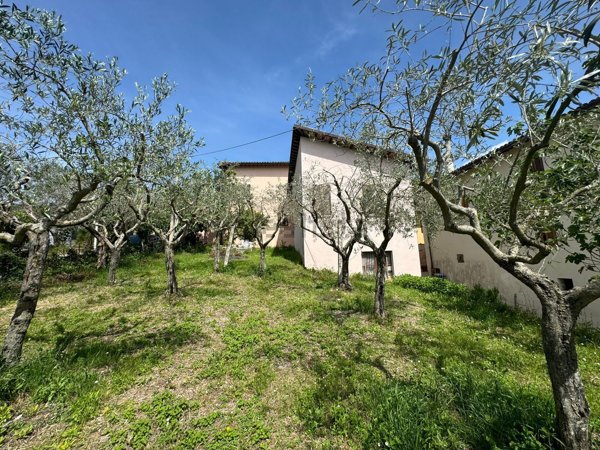 casa indipendente in vendita a Nocera Umbra