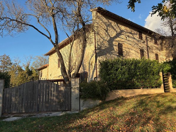 casa indipendente in vendita a Nocera Umbra