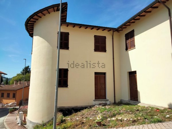 casa indipendente in vendita a Nocera Umbra in zona Isola