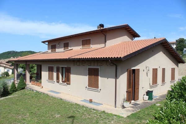 casa indipendente in vendita a Nocera Umbra in zona Bagni