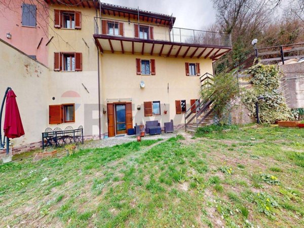 casa indipendente in vendita a Nocera Umbra in zona Cellerano