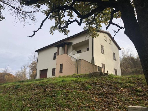 casa indipendente in vendita a Nocera Umbra in zona Ponte Parrano