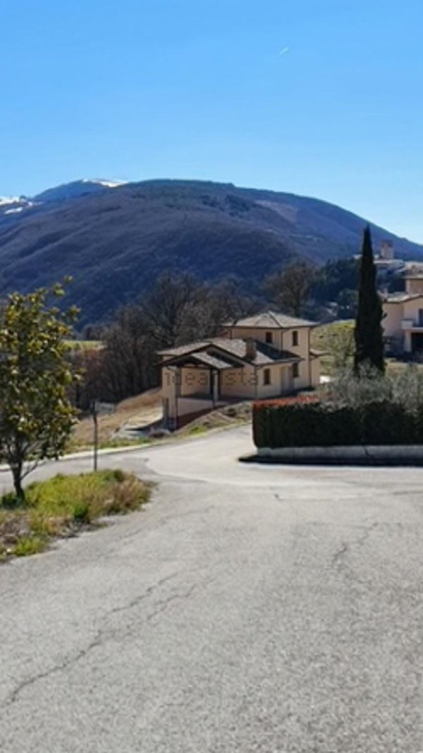 casa indipendente in vendita a Nocera Umbra