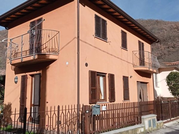casa indipendente in vendita a Nocera Umbra in zona Bagnara