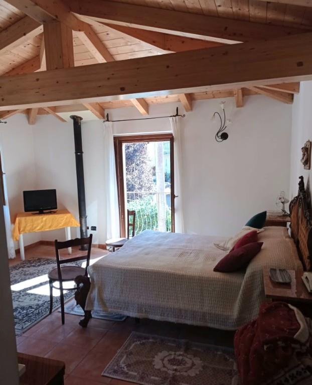 casa indipendente in vendita a Nocera Umbra in zona Bagnara