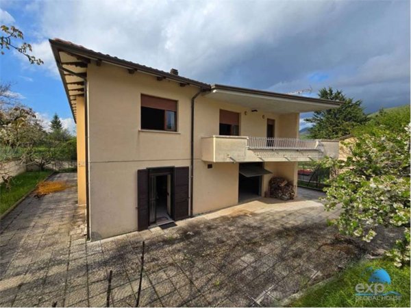 casa indipendente in vendita a Nocera Umbra in zona Sorifa