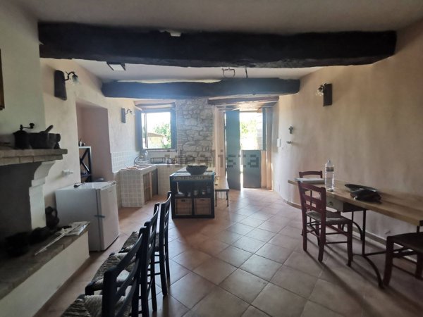 casa indipendente in vendita a Nocera Umbra in zona Maccantone