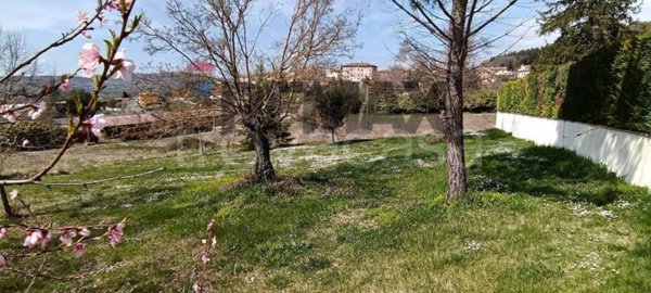 casa indipendente in vendita a Nocera Umbra in zona Colle
