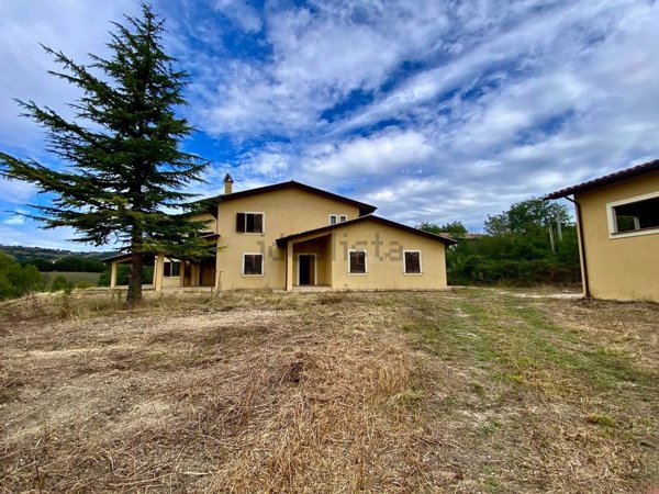casa indipendente in vendita a Nocera Umbra