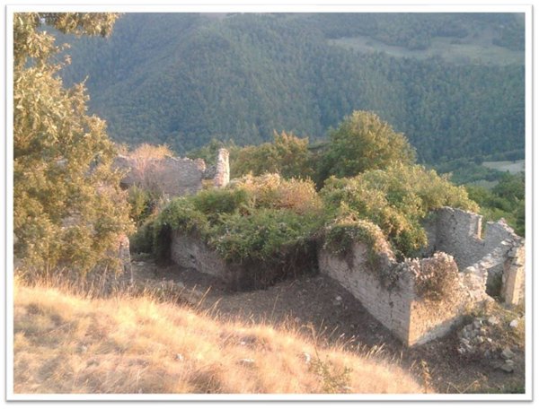 villa in vendita a Nocera Umbra in zona Colle
