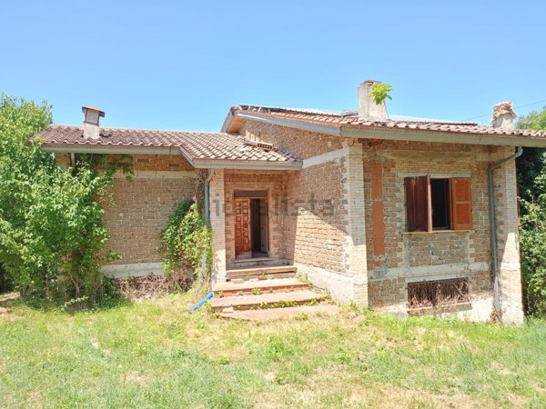 casa indipendente in vendita a Nocera Umbra