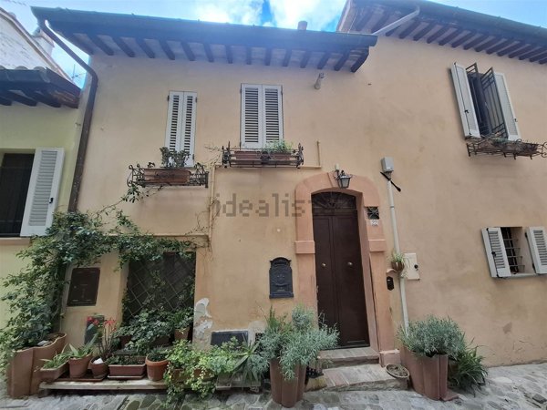 appartamento in vendita a Nocera Umbra in zona Bagni