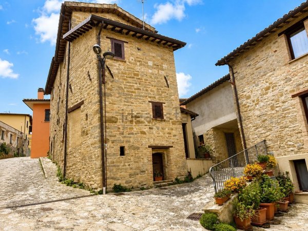 casa indipendente in vendita a Nocera Umbra in zona Ponte Parrano