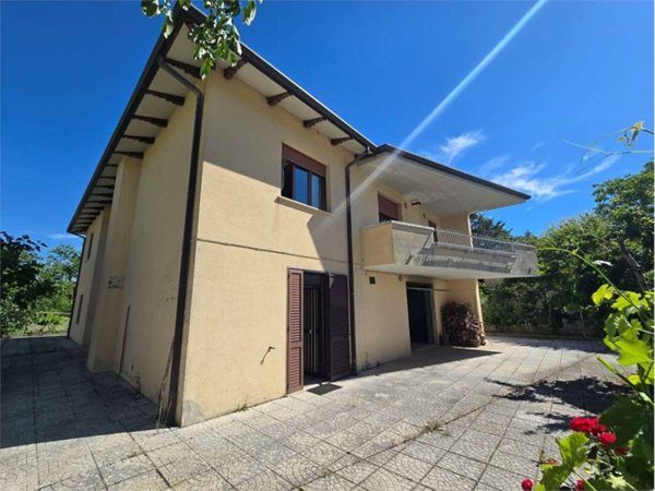 casa indipendente in vendita a Nocera Umbra in zona Sorifa