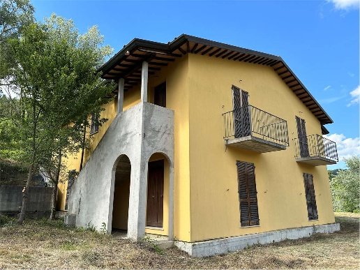 casale in vendita a Nocera Umbra in zona Castrucciano