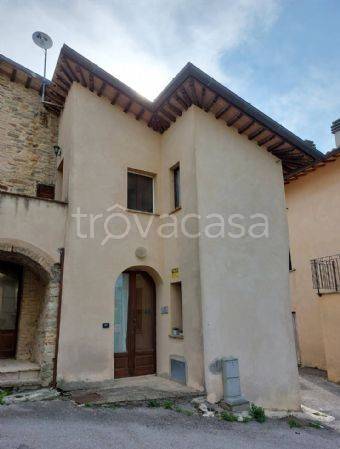 casa indipendente in vendita a Nocera Umbra in zona Castrucciano