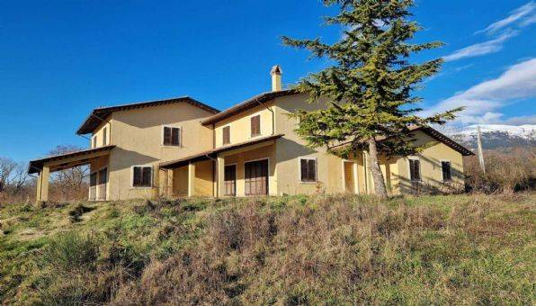 casa indipendente in vendita a Nocera Umbra in zona Gaifana