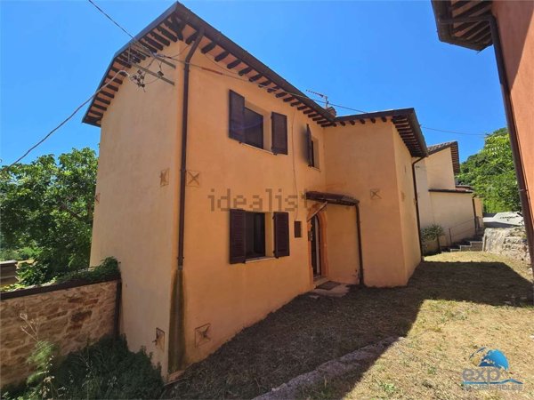 casa indipendente in vendita a Nocera Umbra in zona Sorifa