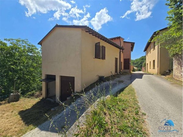 casa semindipendente in vendita a Nocera Umbra in zona Sorifa