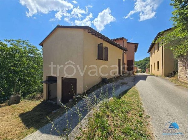 casa indipendente in vendita a Nocera Umbra in zona Sorifa