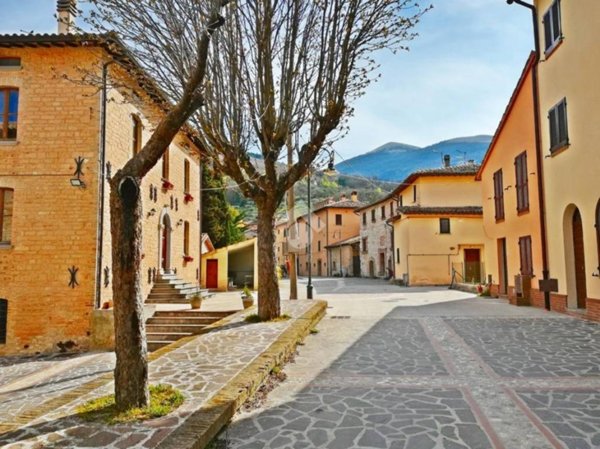 appartamento in vendita a Nocera Umbra in zona Colle