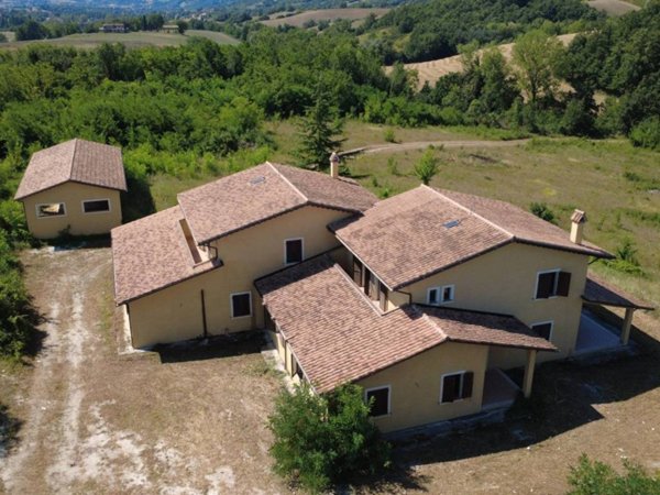 casa indipendente in vendita a Nocera Umbra
