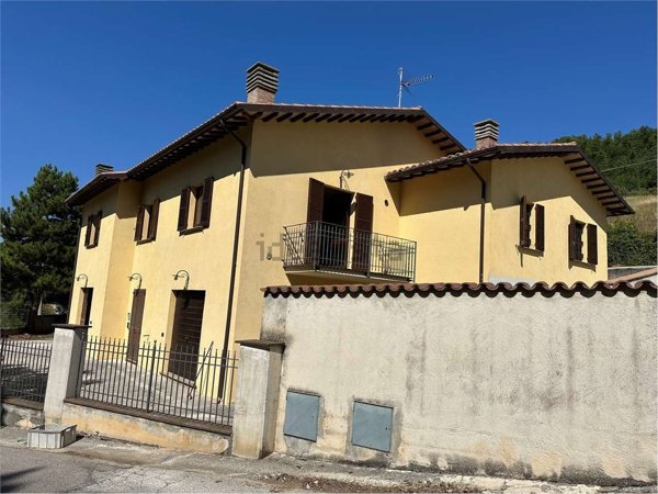 casa indipendente in vendita a Nocera Umbra in zona Mosciano