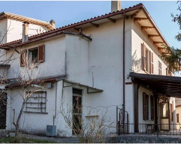 casa indipendente in vendita a Nocera Umbra in zona Gaifana