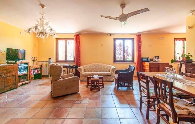 appartamento in vendita a Nocera Umbra in zona Molina