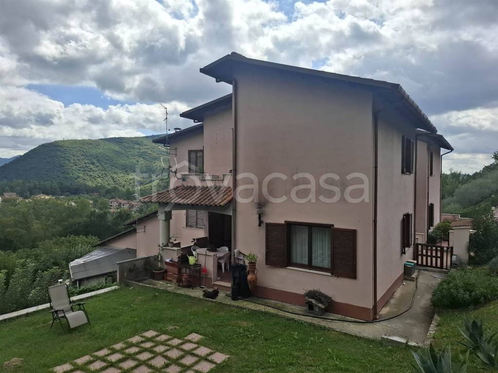 casa indipendente in vendita a Nocera Umbra in zona Africa