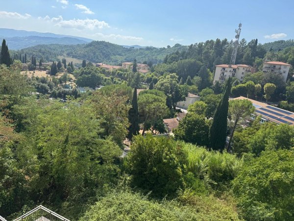 casa indipendente in vendita a Nocera Umbra in zona Bagni