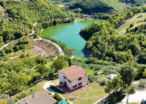 casa indipendente in vendita a Nocera Umbra