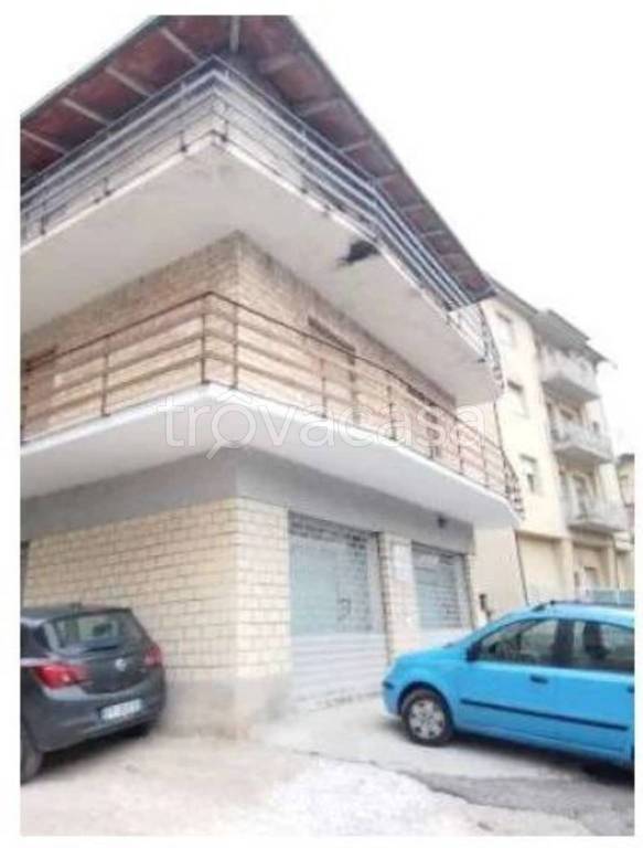 ufficio in vendita a Nocera Umbra in zona Mugnano