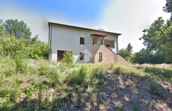 casa indipendente in vendita a Nocera Umbra in zona Ponte Parrano