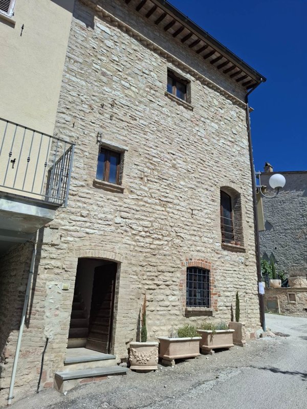 appartamento in vendita a Nocera Umbra in zona Colle