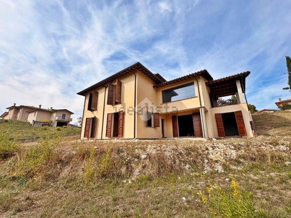 casa indipendente in vendita a Nocera Umbra in zona Mugnano