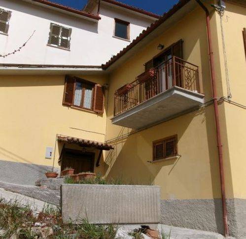appartamento in vendita a Norcia in zona Forsivo