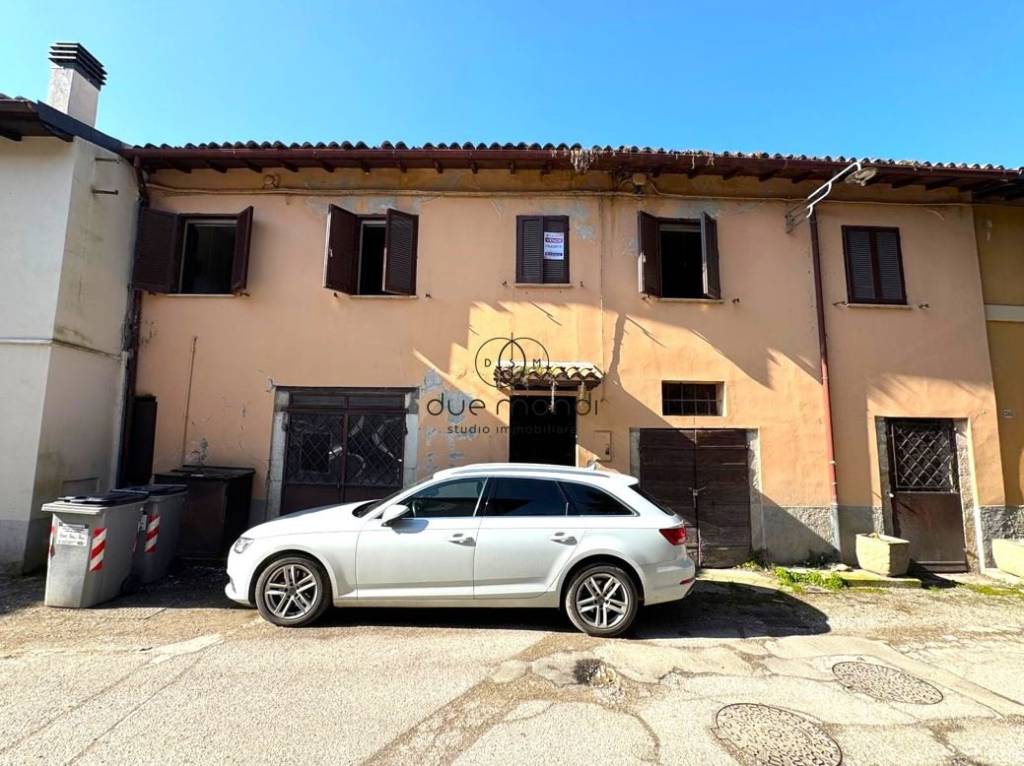 casa indipendente in vendita a Norcia