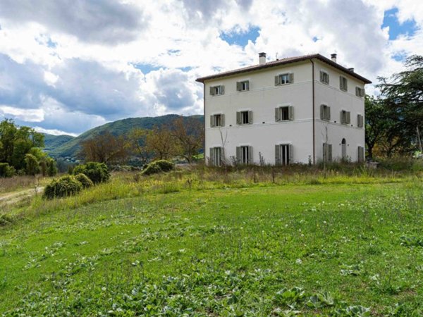 casa indipendente in vendita a Norcia