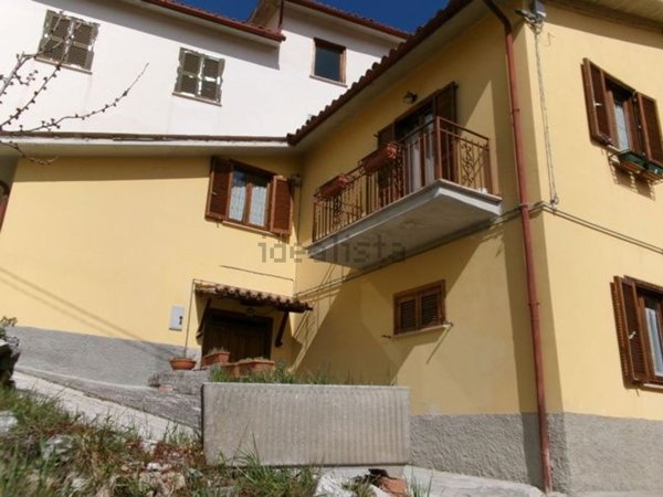 appartamento in vendita a Norcia in zona Forsivo