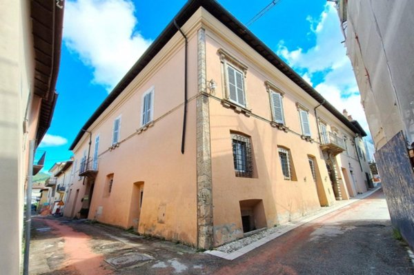 locale di sgombero in vendita a Norcia