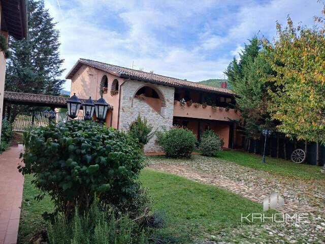 casa indipendente in vendita a Norcia in zona Piediripa